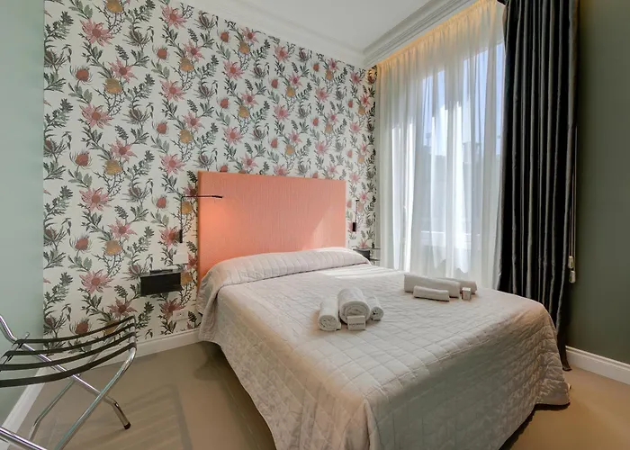 Seven - Via Matteotti 178 4*