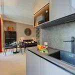 Seven - Via Matteotti 178 Lejlighedshotel 4*