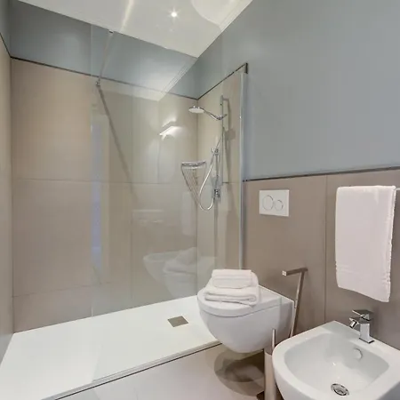Seven - Via Matteotti 178 Apartmanhotel 4*