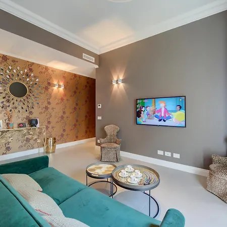 Apartmanhotel Seven - Via Matteotti 178 4*