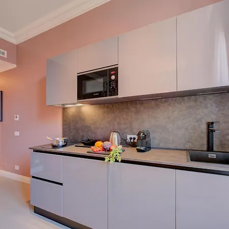 Seven - Via Matteotti 178