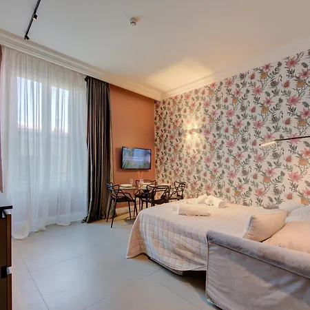 Seven - Via Matteotti 178 4*