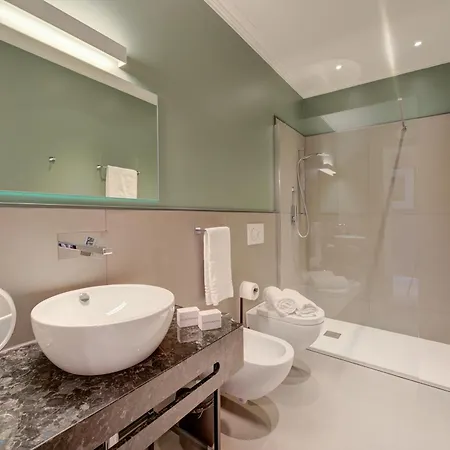 Seven - Via Matteotti 178 4* San Remo