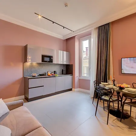 Seven - Via Matteotti 178 Aparthotel 4*