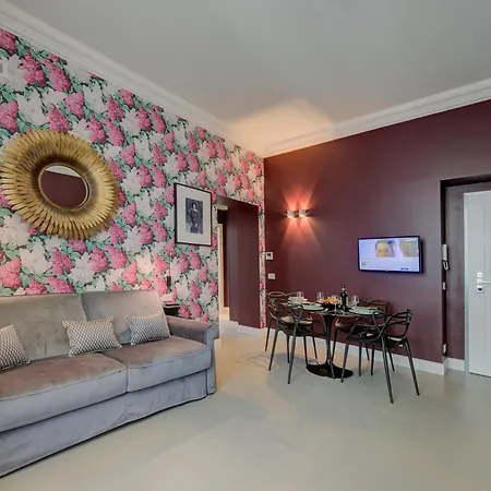 Seven - Via Matteotti 178 Aparthotel