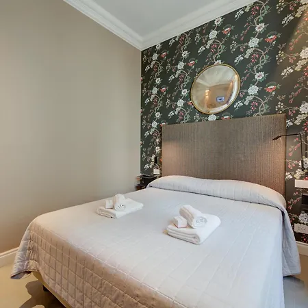 Seven - Via Matteotti 178 4*