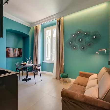 Aparthotel Seven - Via Matteotti 178 4*