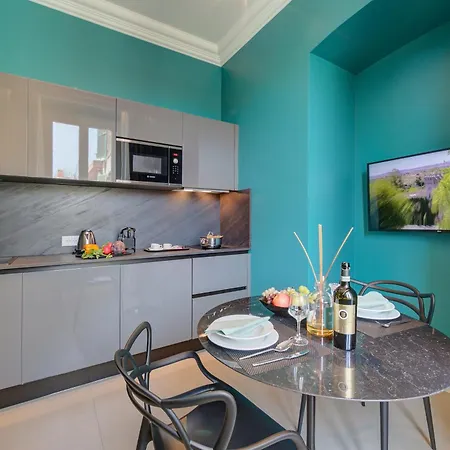 Seven - Via Matteotti 178 Aparthotel 4*