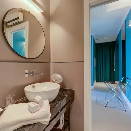 Seven - Via Matteotti 178 Apartmanhotel 4*