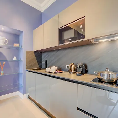 Aparthotel Seven - Via Matteotti 178 4*