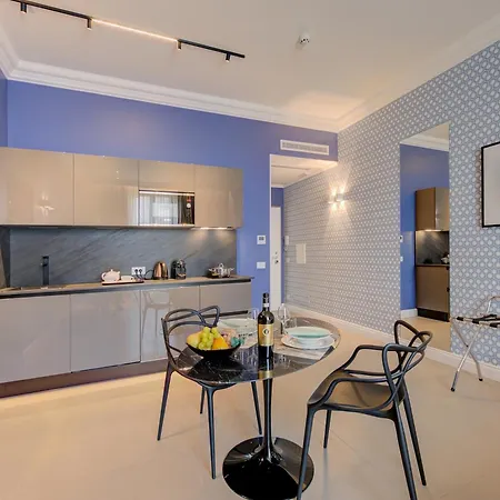 Apartmanhotel Seven - Via Matteotti 178 4*