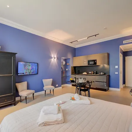 Seven - Via Matteotti 178 4*