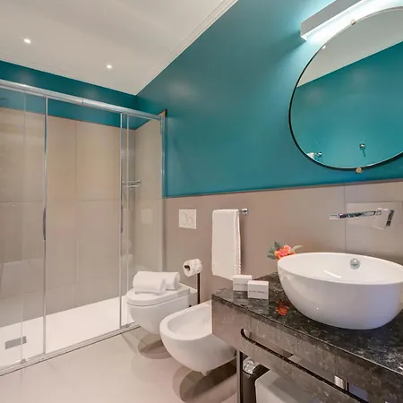 Aparthotel Seven - Via Matteotti 178 4*