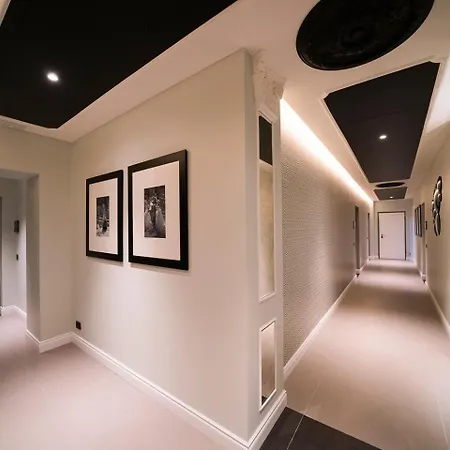 Seven - Via Matteotti 178 Lejlighedshotel 4*