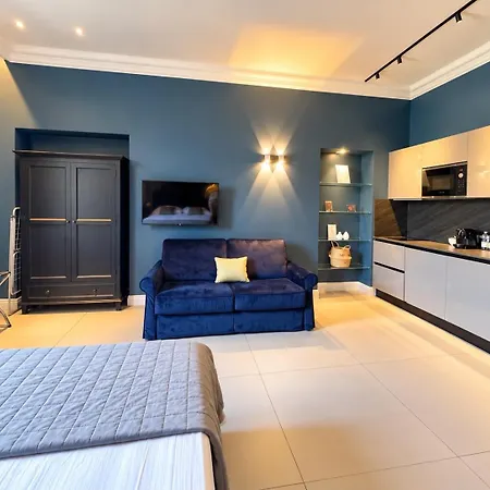 Aparthotel Seven - Via Matteotti 178 4*