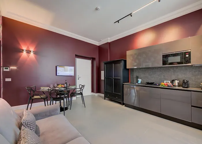 Seven - Via Matteotti 178 4*