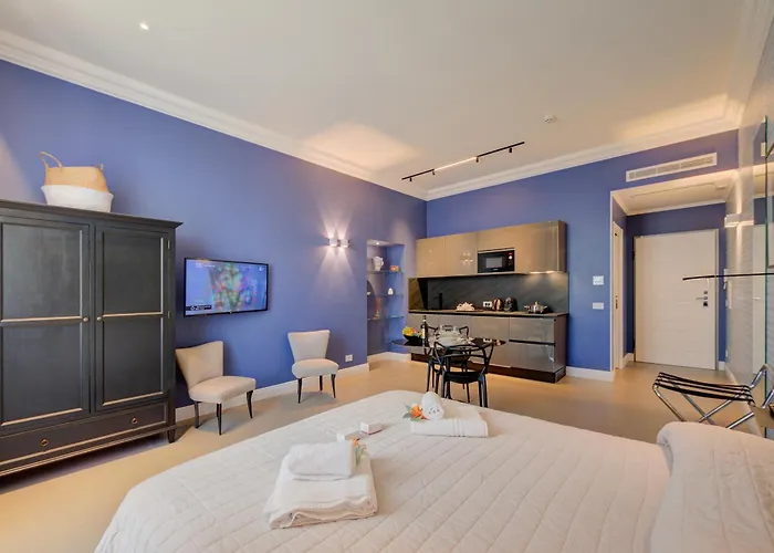 Seven - Via Matteotti 178 4*